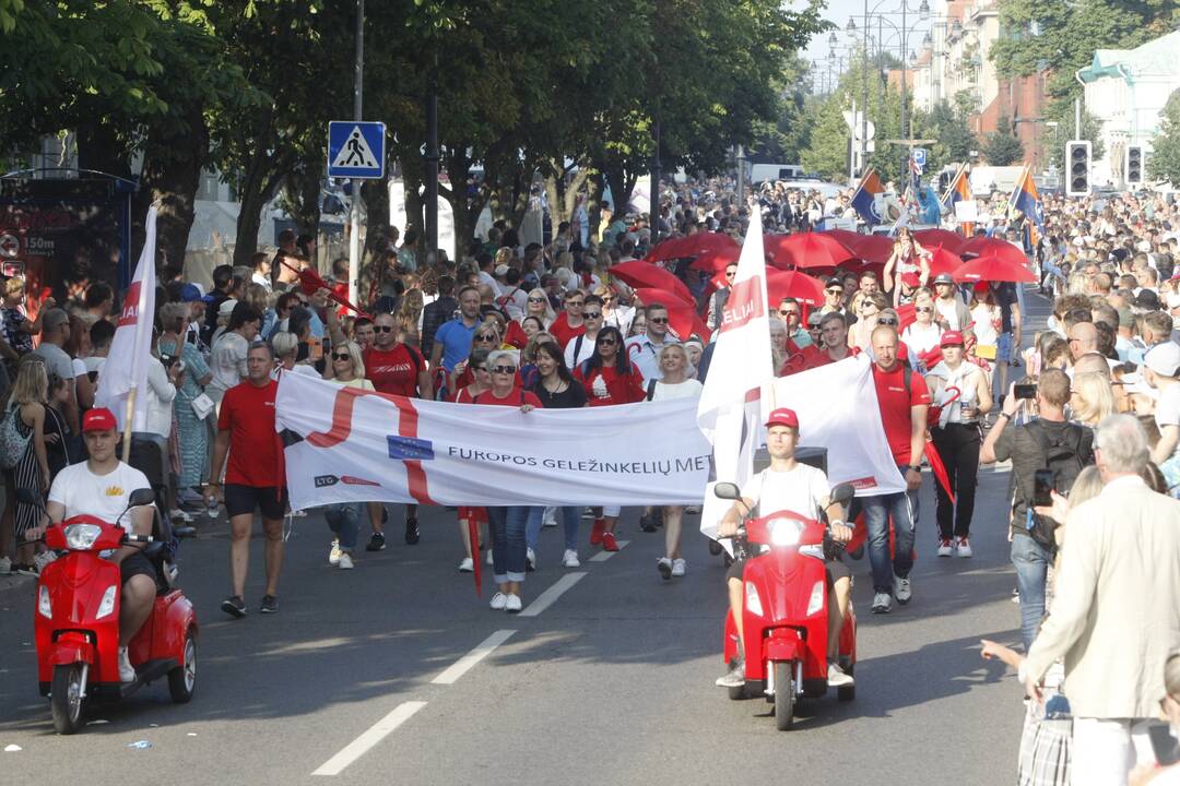 Jūros šventės eisena abejingų nepaliko