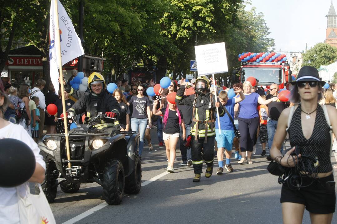 Jūros šventės eisena abejingų nepaliko