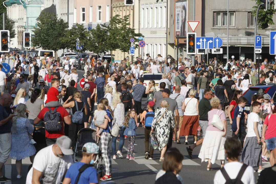 Jūros šventės eisena abejingų nepaliko