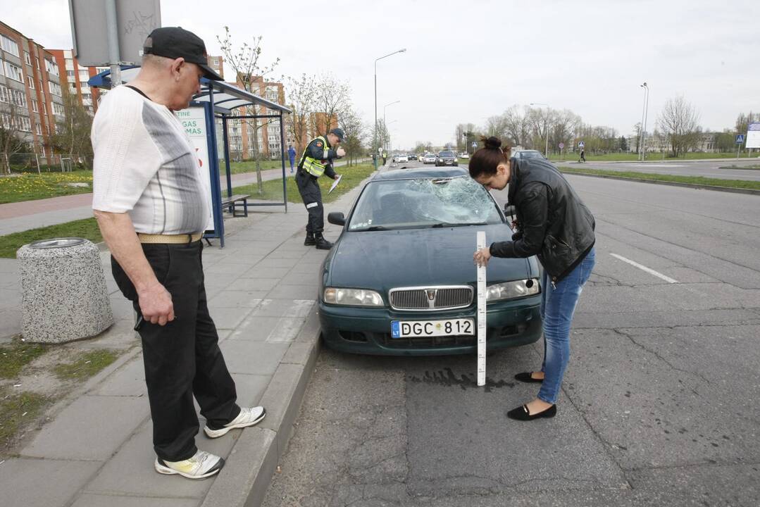 Klaipėdoje automobilis partrenkė dviratininką