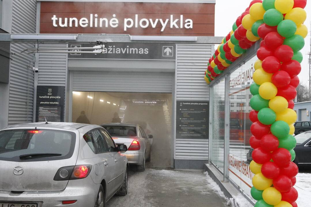 Automobilių eilės prie plovyklos
