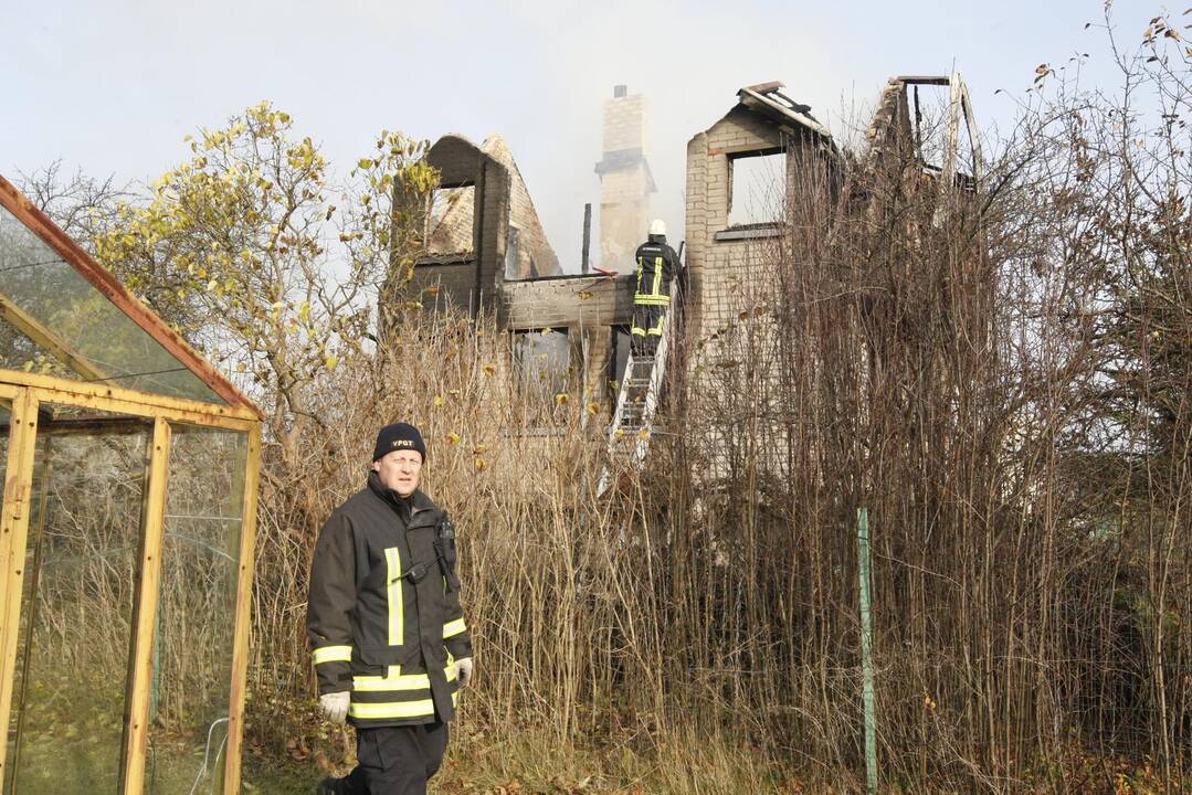 Dituvoje vidurdienį supleškėjo gyvenamasis namas