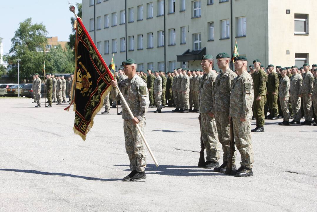 Klaipėdos Dragūnų batalione – vadų pasikeitimas ir šauktinių išlydėtuvės