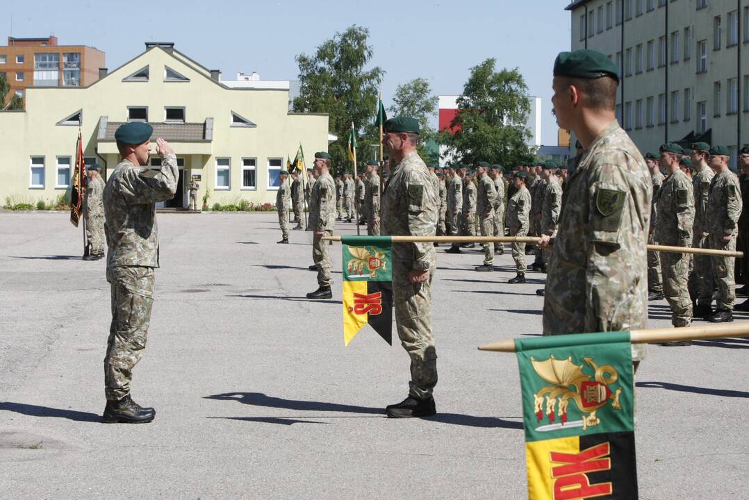 Klaipėdos Dragūnų batalione – vadų pasikeitimas ir šauktinių išlydėtuvės