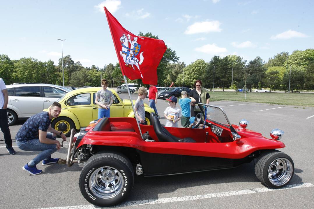 Sezoną pradėjo senovinių automobilių asociacija „Seni kibirai“