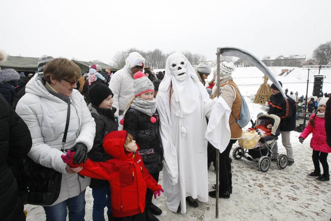 Klaipėdiečiai nenusižengė tradicijoms: per Užgavėnes išdykavo ir sudegino Morę