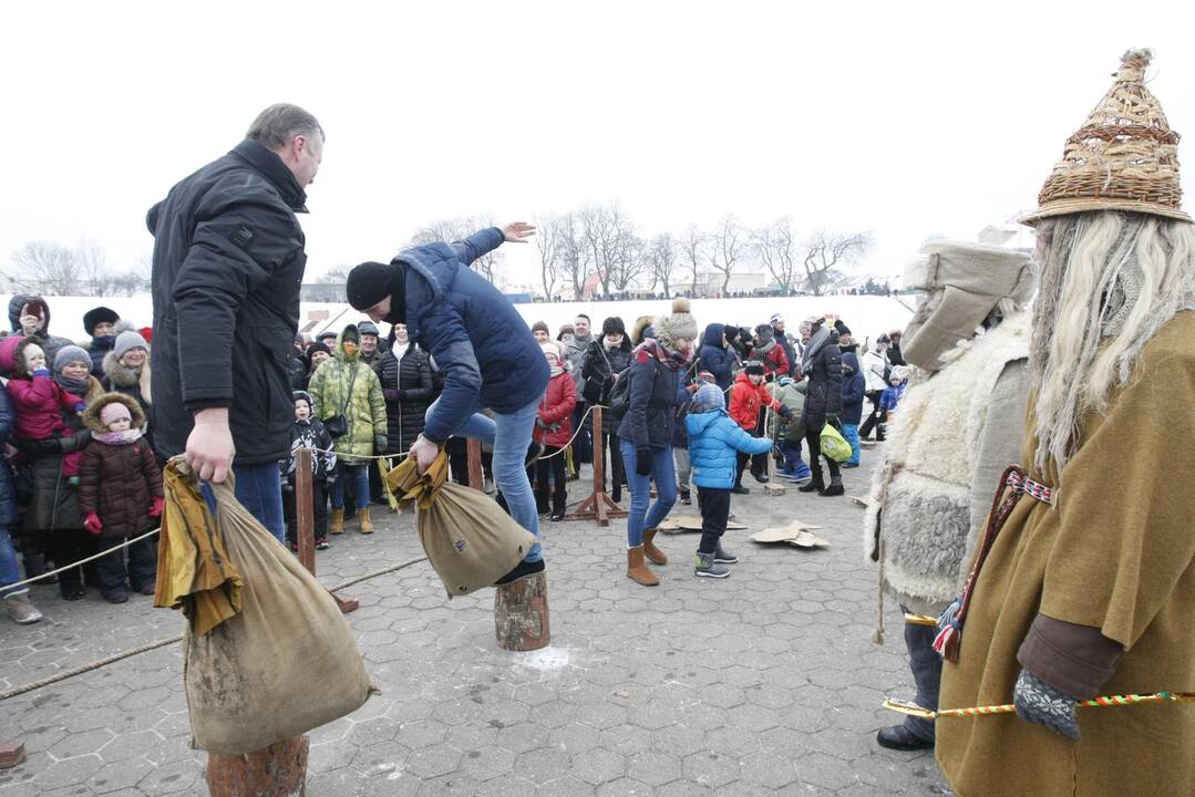 Klaipėdiečiai nenusižengė tradicijoms: per Užgavėnes išdykavo ir sudegino Morę