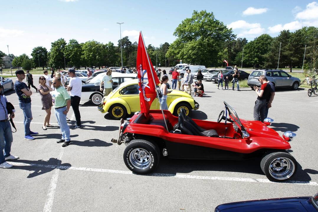 Sezoną pradėjo senovinių automobilių asociacija „Seni kibirai“