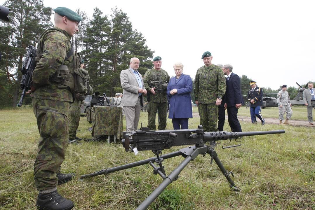 Prezidentė Klaipėdoje apžiūrėjo JAV karinę techniką