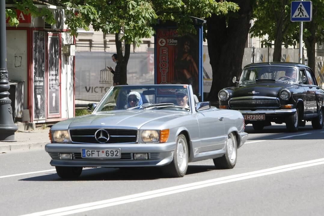 Sezoną pradėjo senovinių automobilių asociacija „Seni kibirai“