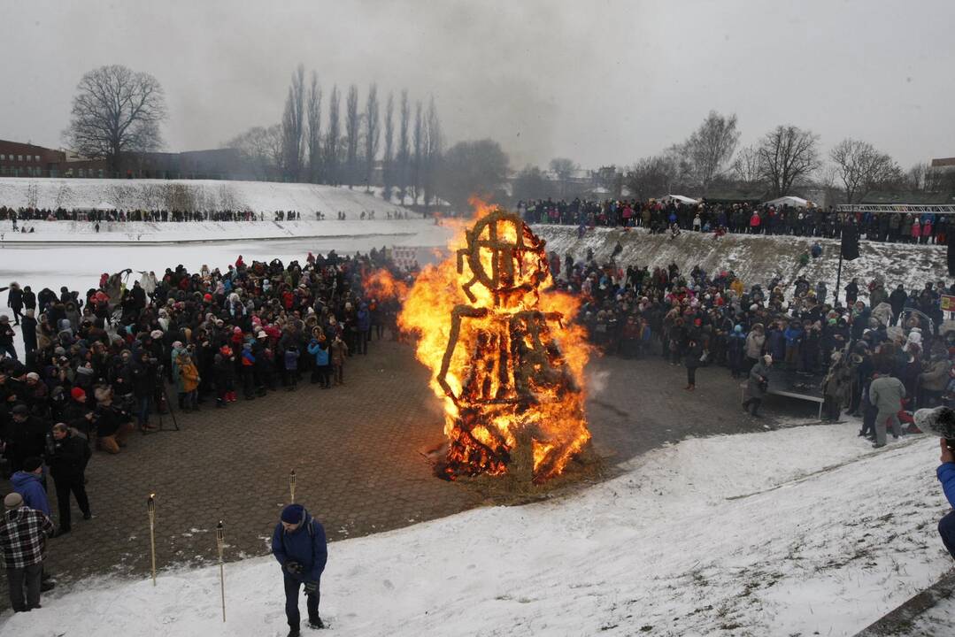 Klaipėdiečiai nenusižengė tradicijoms: per Užgavėnes išdykavo ir sudegino Morę