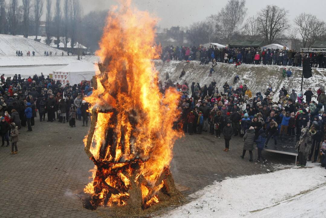 Klaipėdiečiai nenusižengė tradicijoms: per Užgavėnes išdykavo ir sudegino Morę