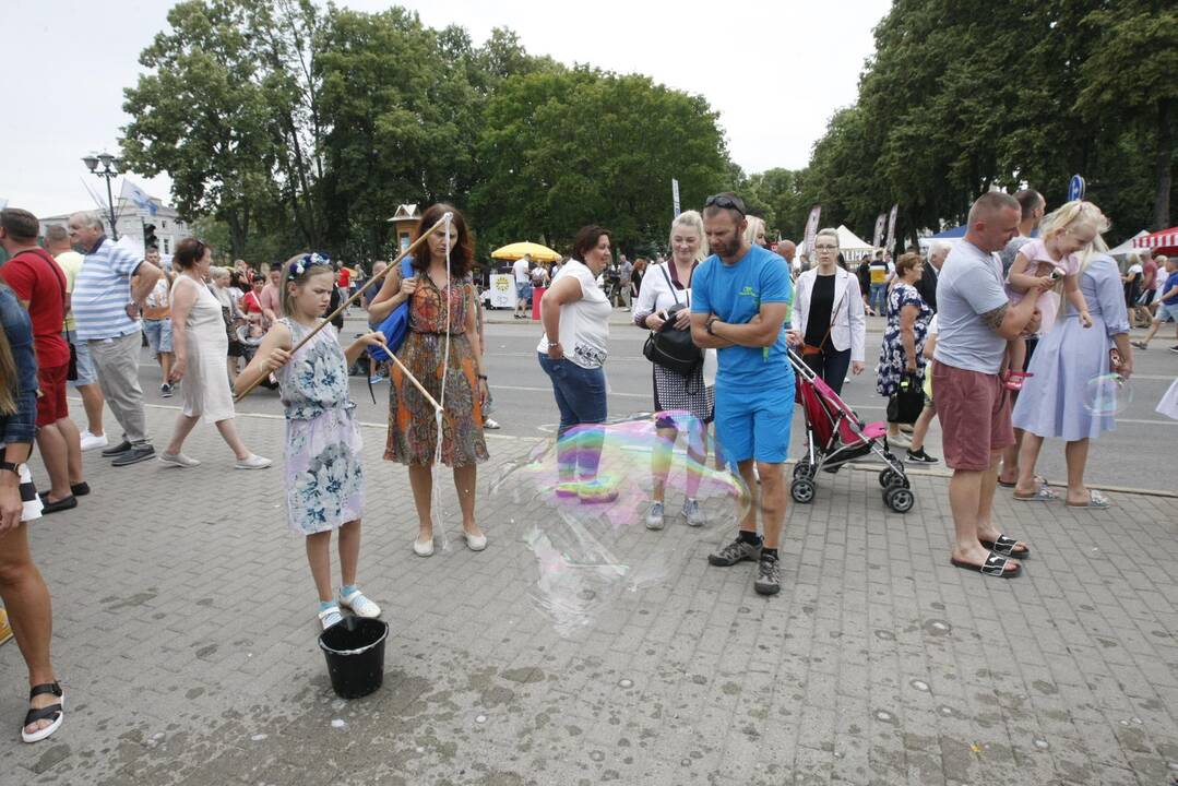 Linksmybės patiems mažiausiems Jūros šventės dalyviams 