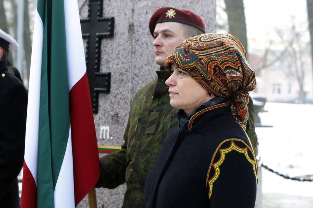 Žuvusiųjų pagerbimas prie paminklo 1923 metų sukilimo dalyviams 
