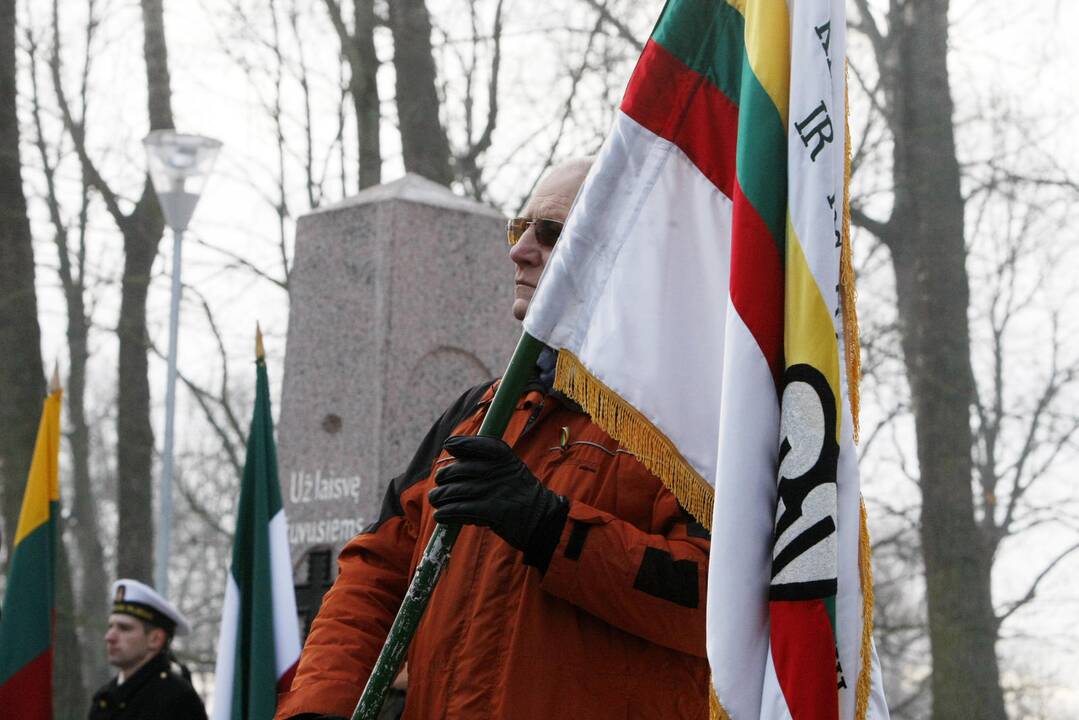 Žuvusiųjų pagerbimas prie paminklo 1923 metų sukilimo dalyviams 