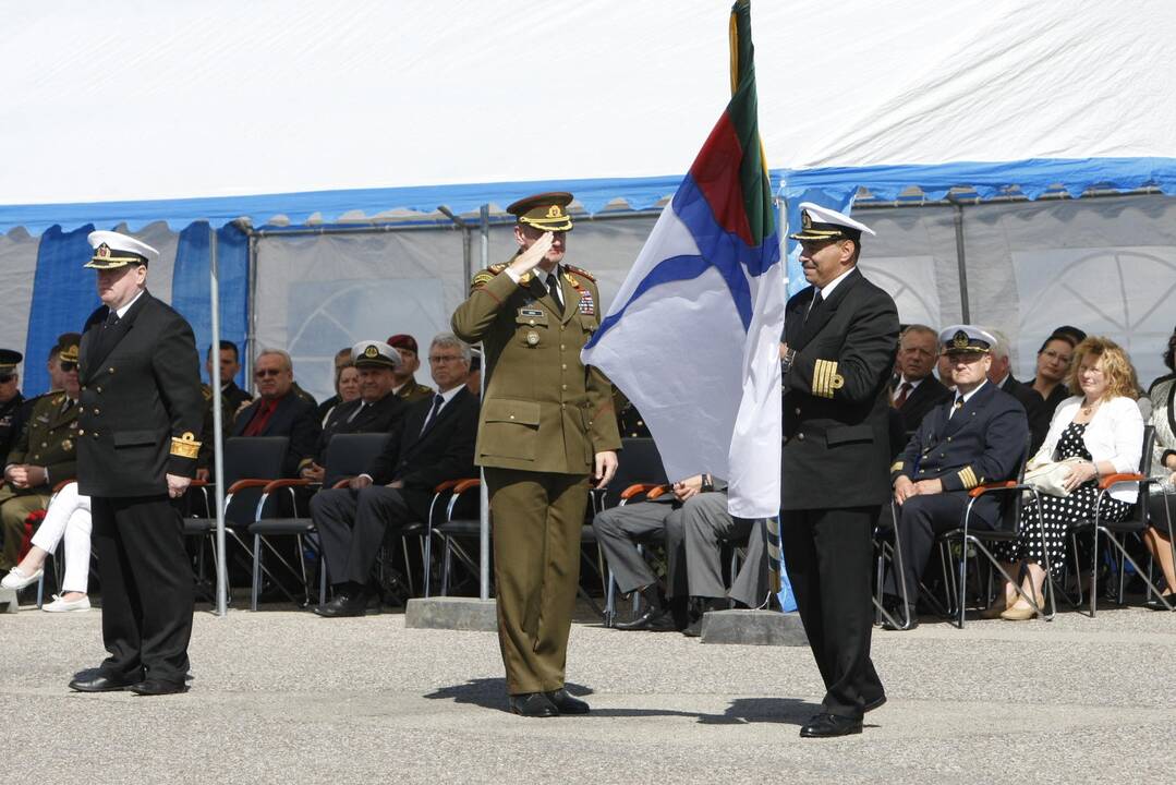 Karinių jūrų pajėgų vadų pasikeitimo ceremonija.