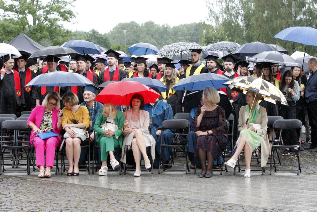 Diplomų įteikimas Klaipėdos universitete