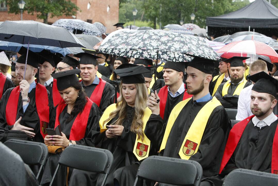 Diplomų įteikimas Klaipėdos universitete