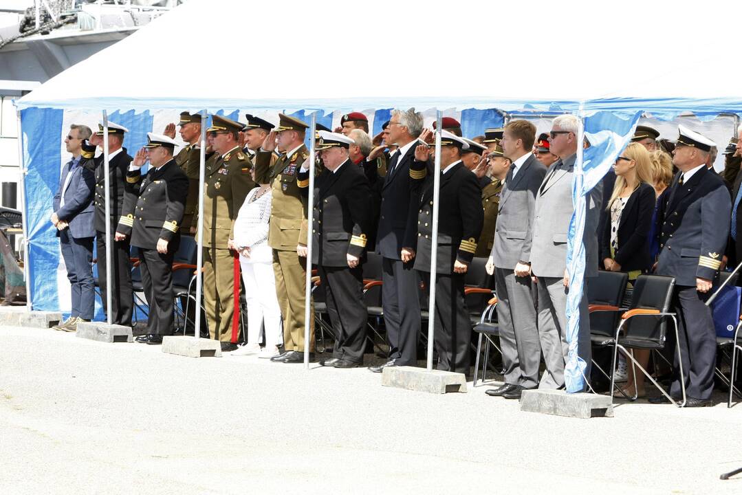 Karinių jūrų pajėgų vadų pasikeitimo ceremonija.