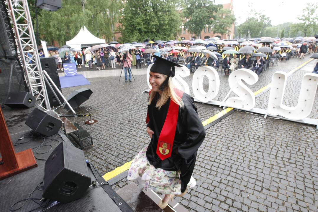 Diplomų įteikimas Klaipėdos universitete