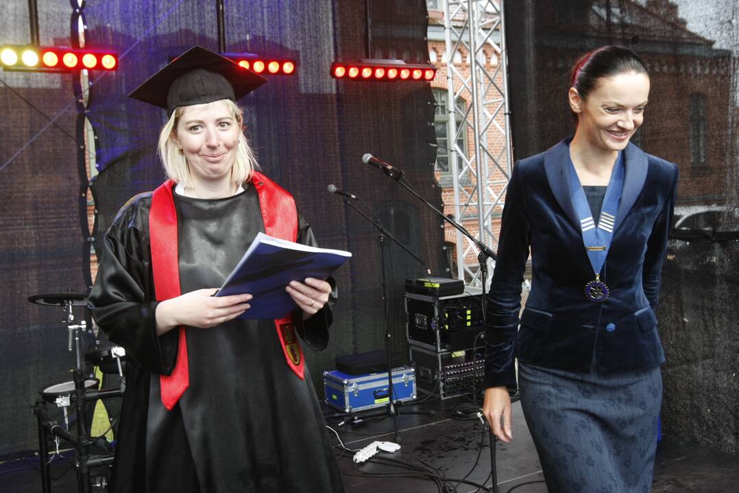 Diplomų įteikimas Klaipėdos universitete