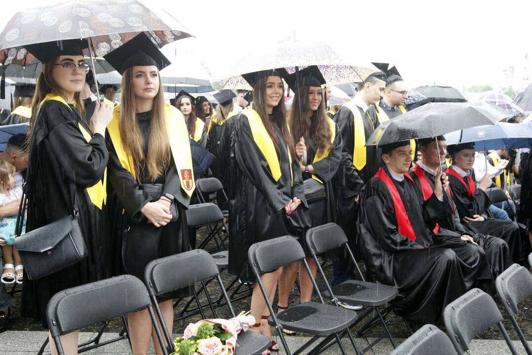 Diplomų įteikimas Klaipėdos universitete