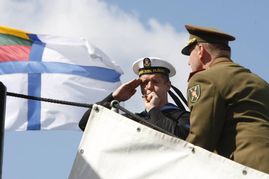 Karinių jūrų pajėgų vadų pasikeitimo ceremonija.