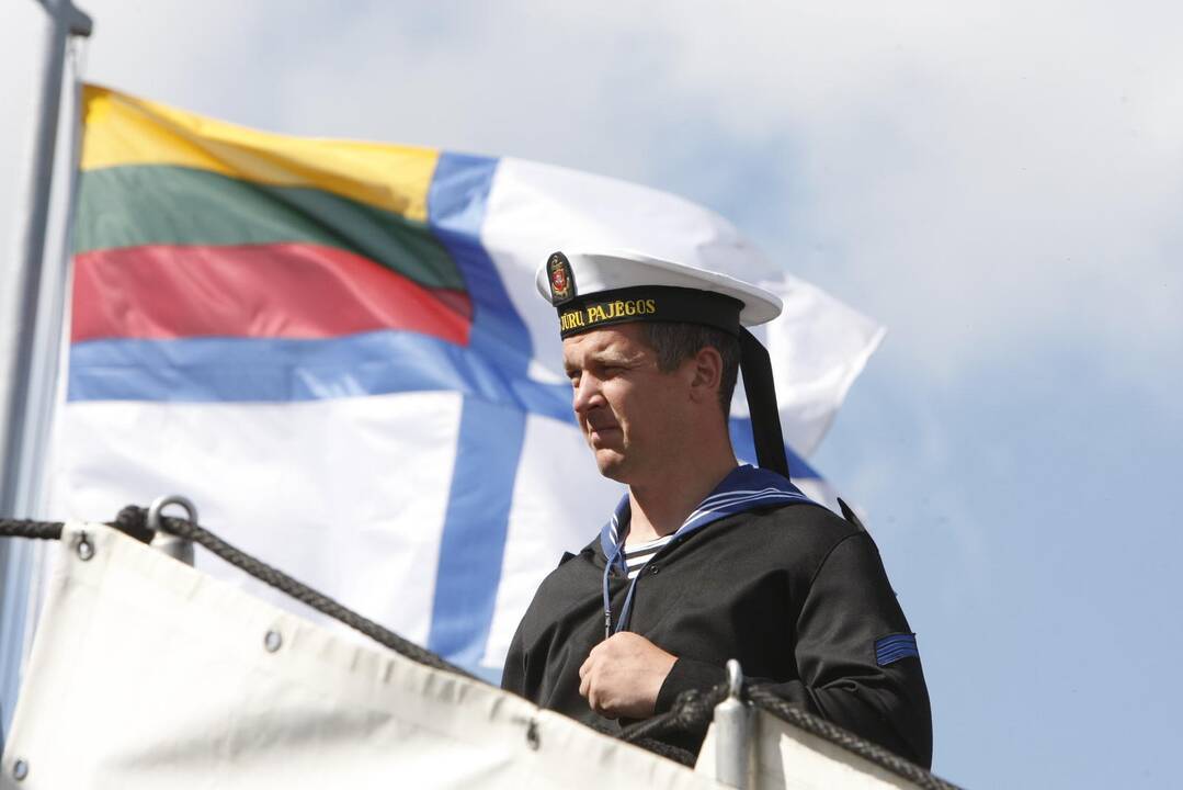 Karinių jūrų pajėgų vadų pasikeitimo ceremonija.