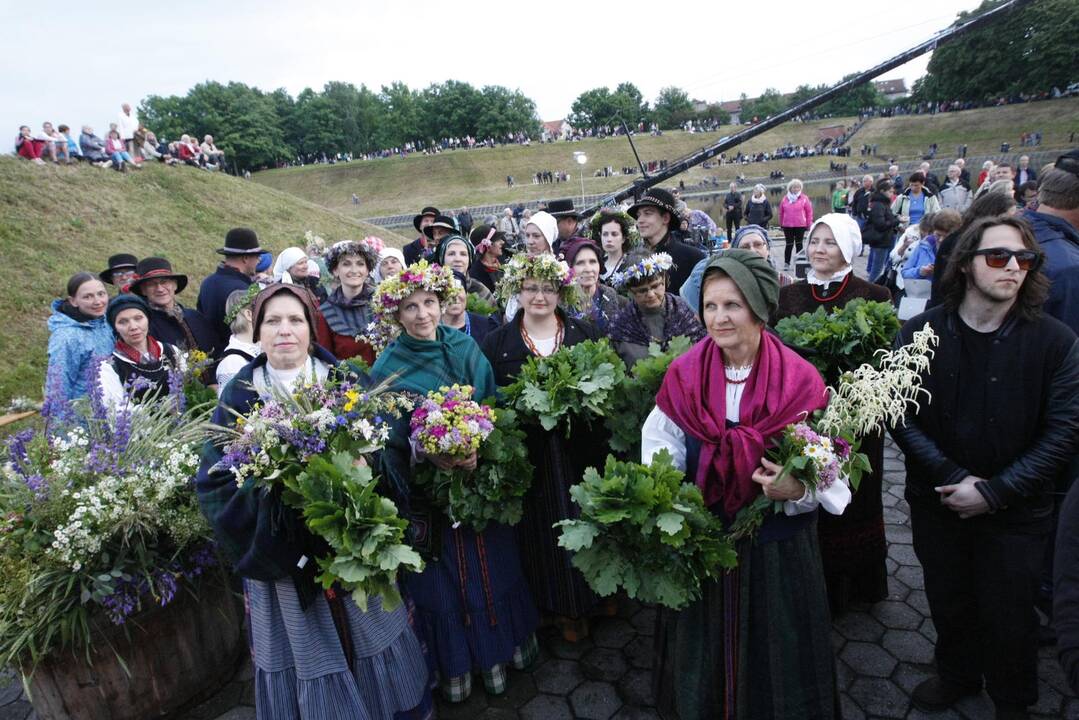 Joninių laužai 