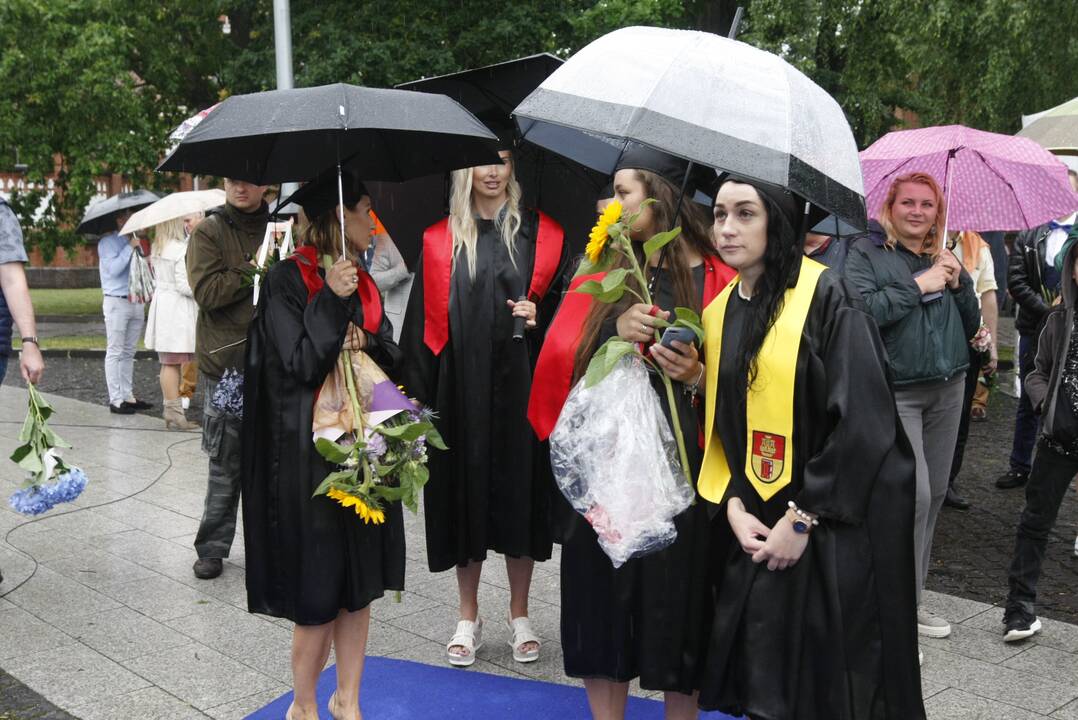Diplomų įteikimas Klaipėdos universitete