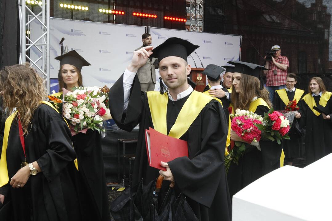 Diplomų įteikimas Klaipėdos universitete