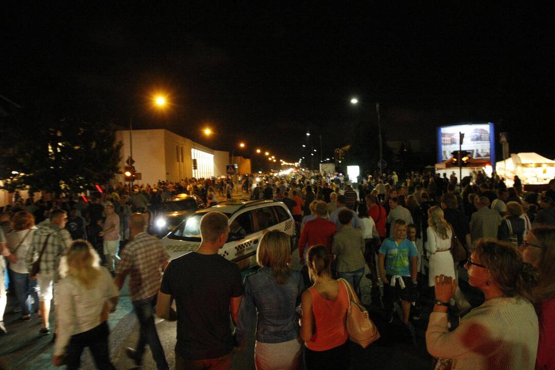 Uostamiestis šėlsta