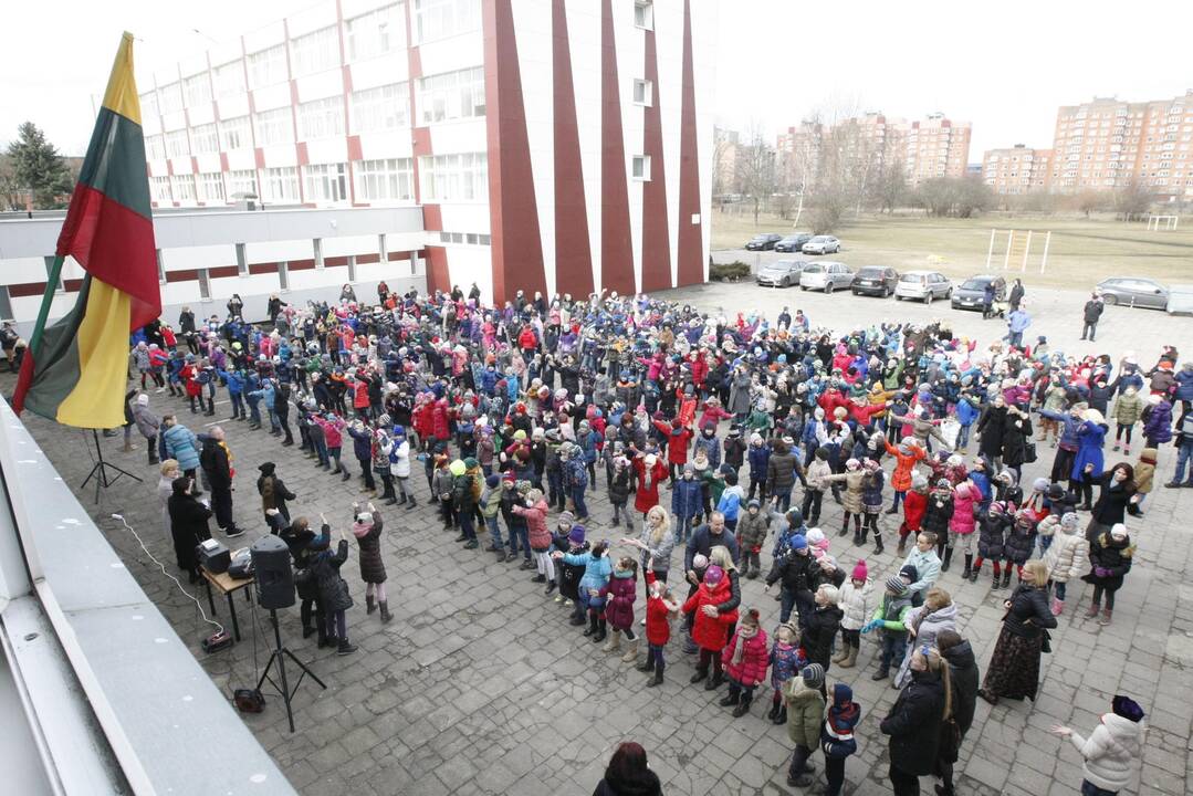 Mokinių šokis Kovo 11-osios proga