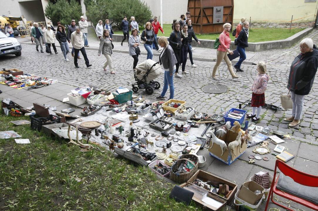 Senamiestyje ir vėl šurmuliavo blusų turgus