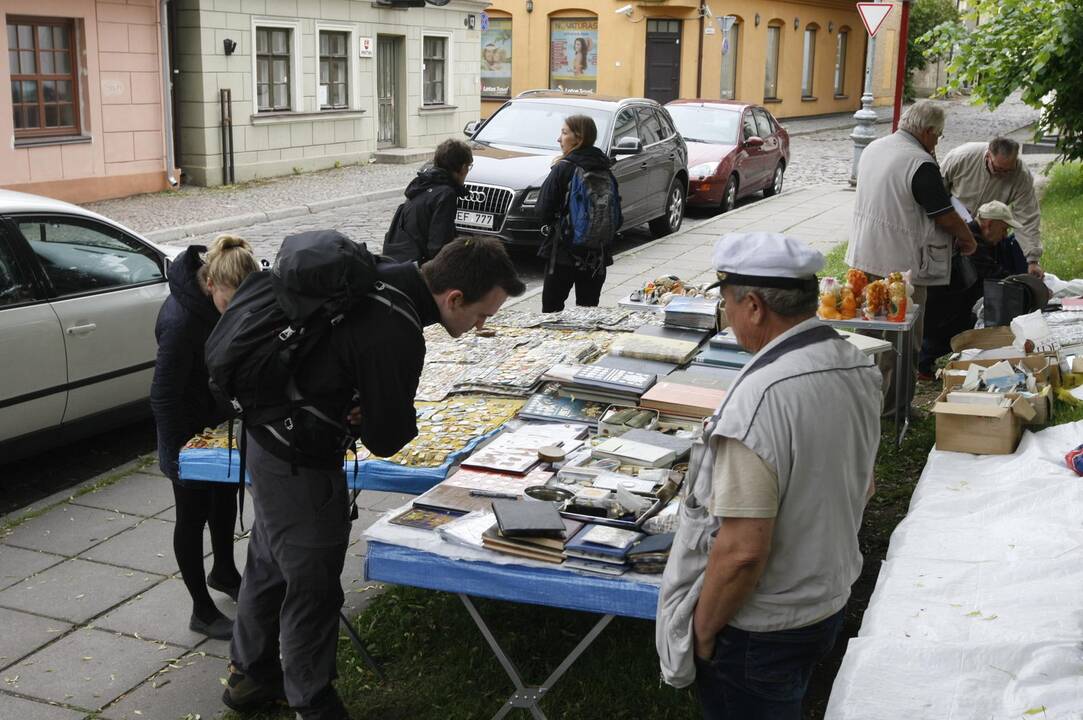 Senamiestyje ir vėl šurmuliavo blusų turgus