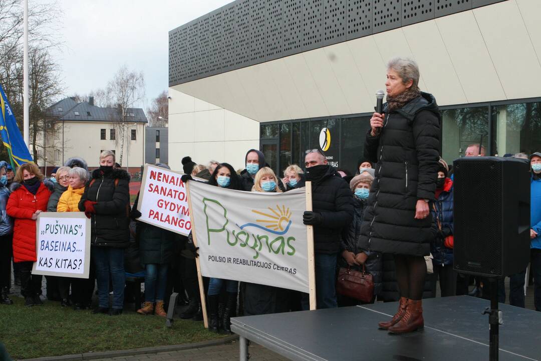 Palangoje – protestas prieš „Pušyno“ ir baseino privatizavimą: žmonės piktinosi A. Bilotaite