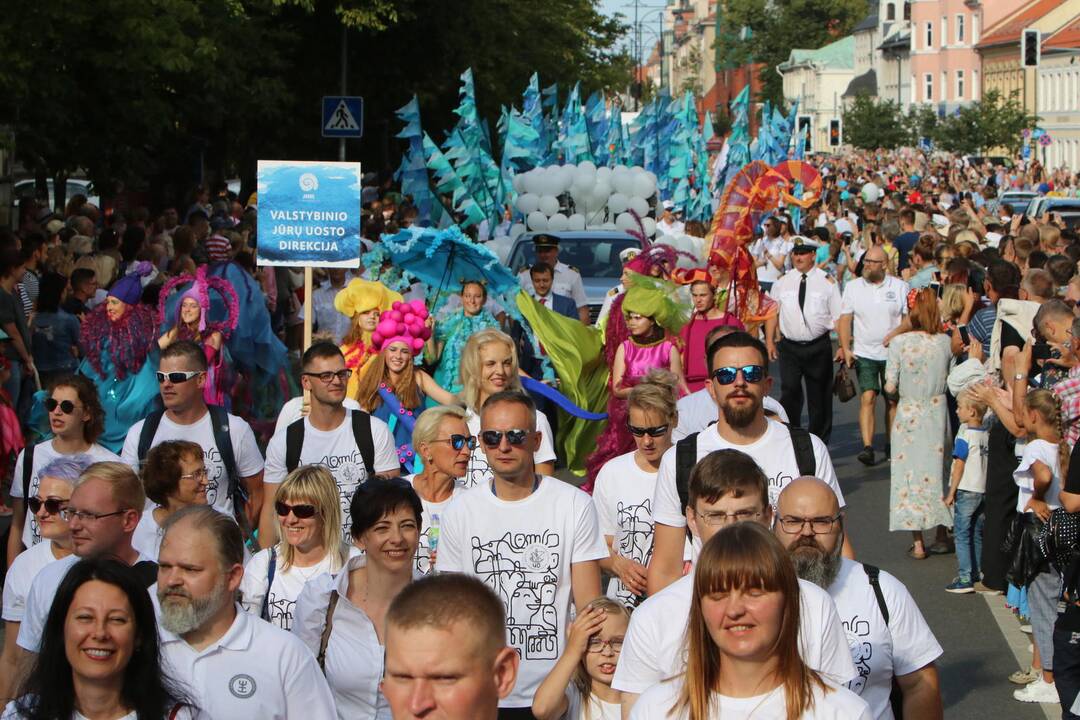 Jūros šventės eitynėse – spalvų paradas