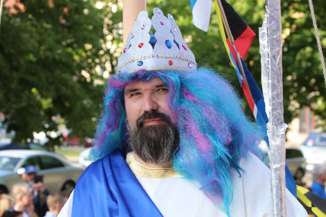Jūros šventės eitynėse – spalvų paradas