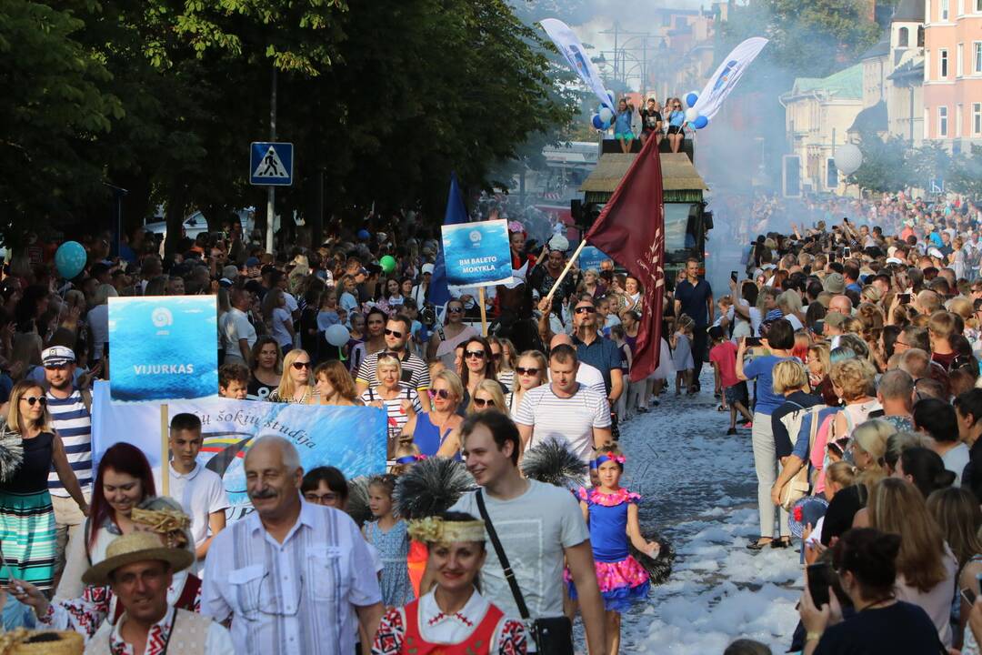 Jūros šventės eitynėse – spalvų paradas