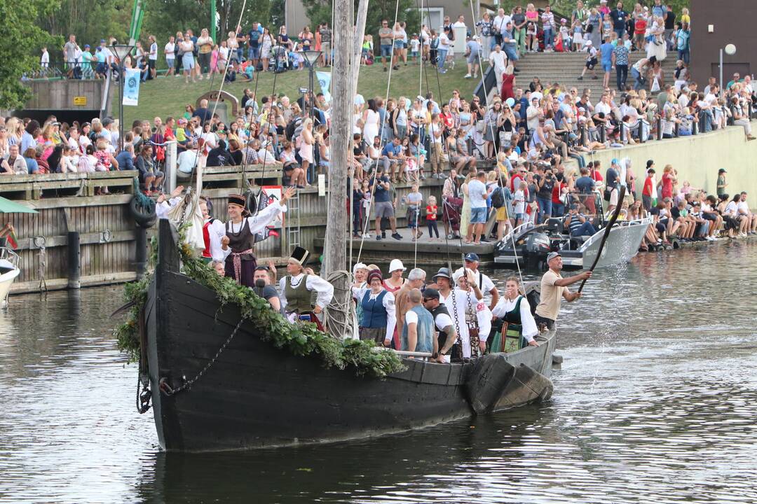 Uostamiestis pasitiko istorinių laivų flotilę