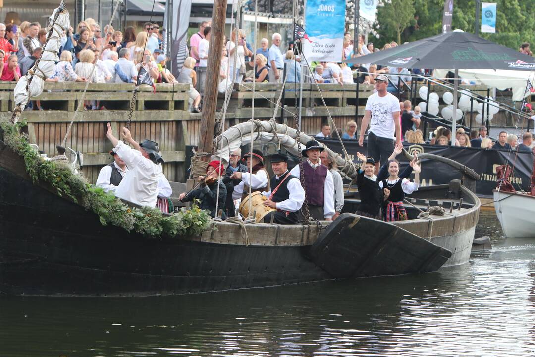 Uostamiestis pasitiko istorinių laivų flotilę