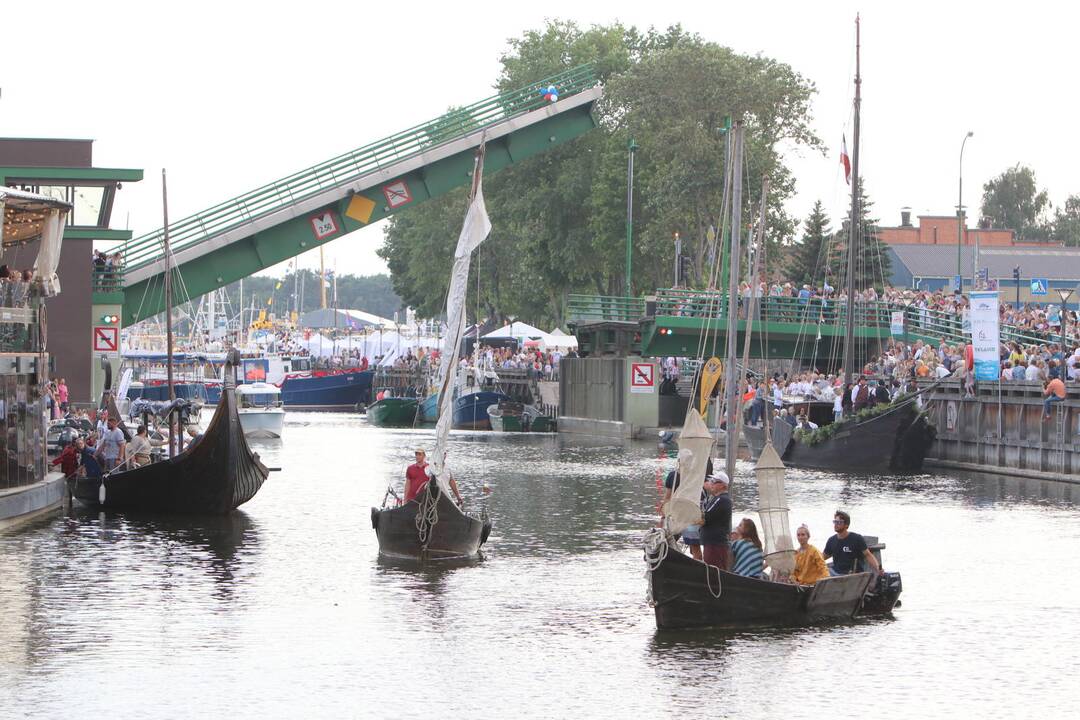 Uostamiestis pasitiko istorinių laivų flotilę