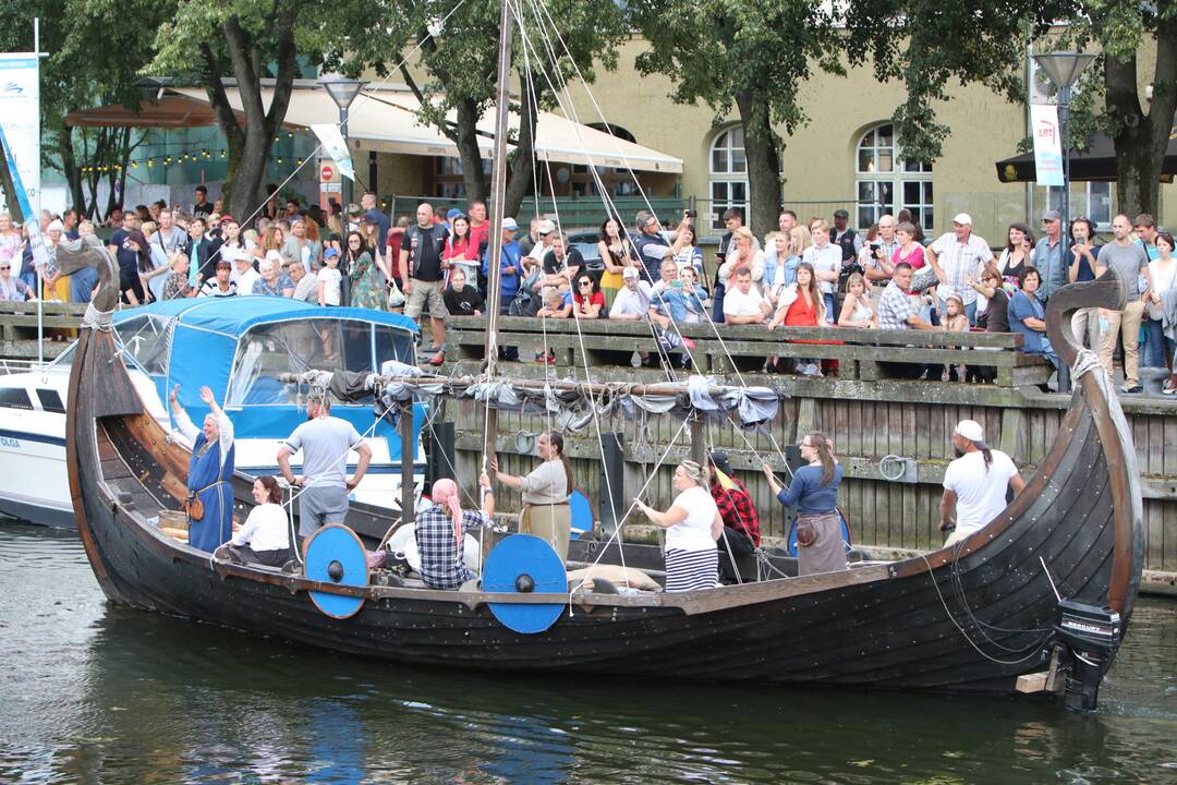 Uostamiestis pasitiko istorinių laivų flotilę