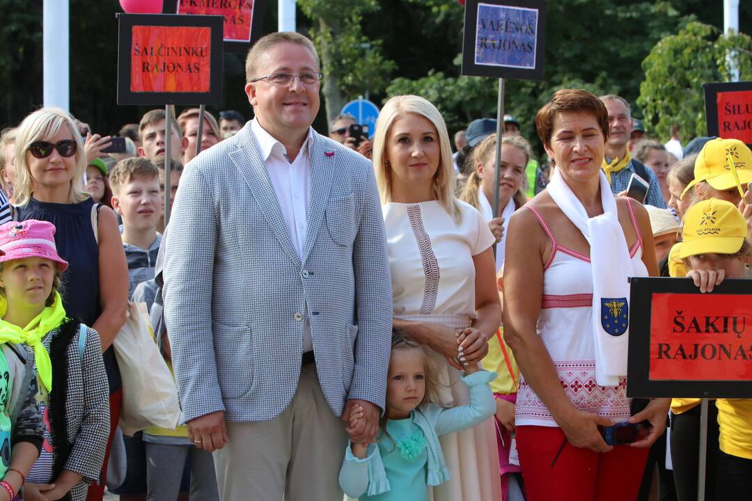 Prezidentas G. Nausėda su vaikais pasveikino jūrą