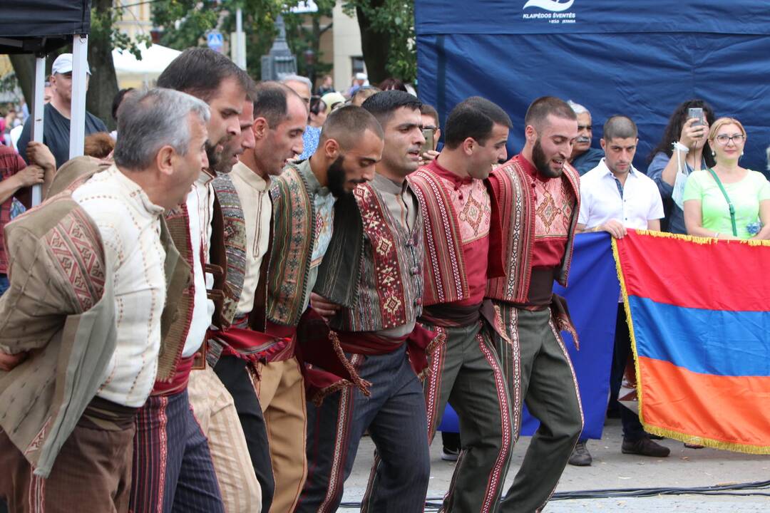 Uostamiestis skendi muzikos ir šokių garsuose