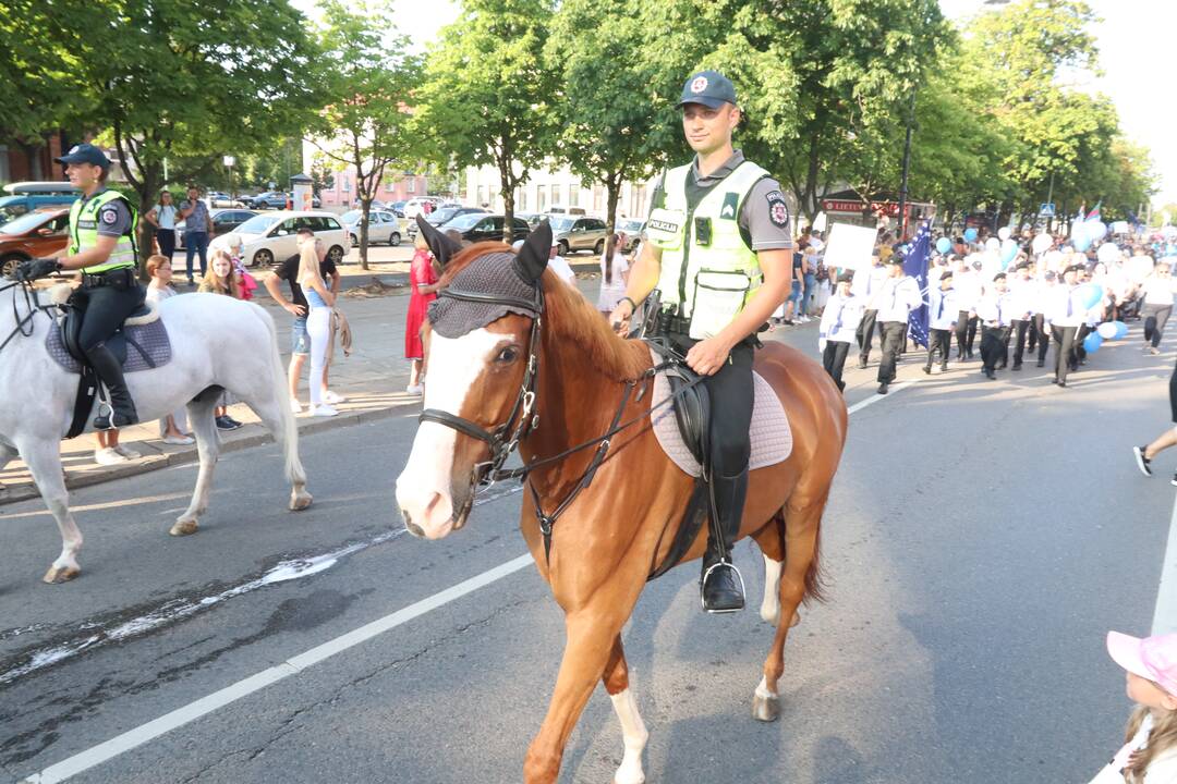 Jūros šventės eisena abejingų nepaliko