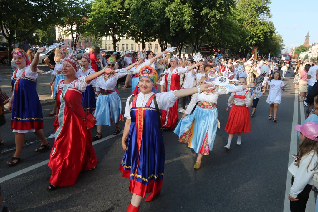 Jūros šventės eisena abejingų nepaliko