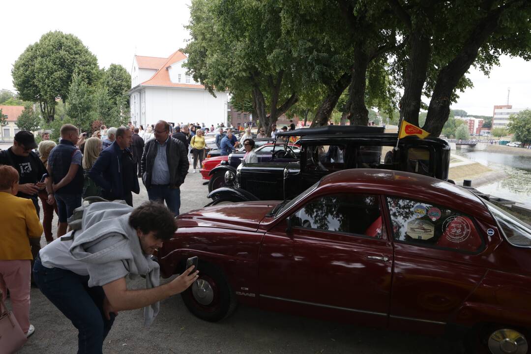 Senovinių automobilių paroda