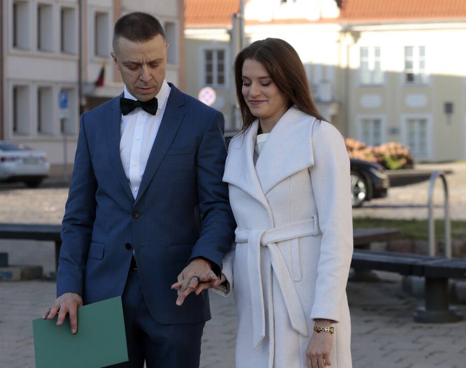 Kauno rotušėje susituokė „Žalgirio“ direktorius P. Motiejūnas ir K. Sklenytė
