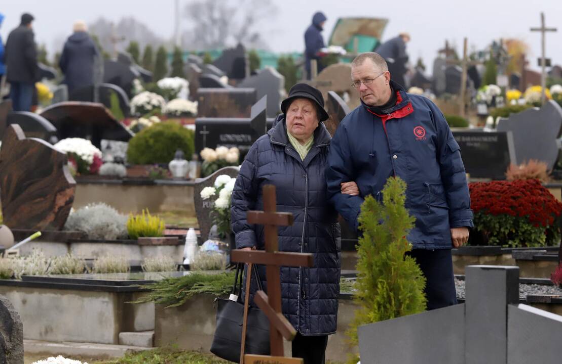 Lapkričio 1-ąją kauniečiai lanko kapines